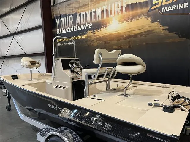 Slide: The Image of 2024 G3 Bay 18GX boat with Yamaha 115 SHO engine in showroom. - 8