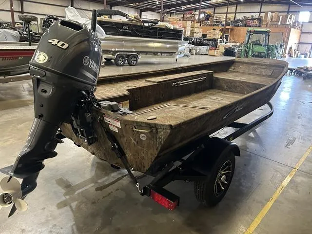 Slide: The Image of 2025 G3 16DK boat with Yamaha 40LEHA motor in warehouse. - 4