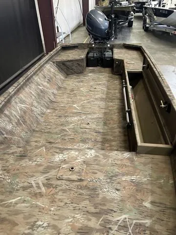 Slide: The Image of 2025 G3 16DK boat with Yamaha 40LEHA engine, camo interior, and storage compartments. - 7