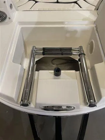 Slide: The Image of Stingray 231DC W/Suzuki 250 2023 - 10