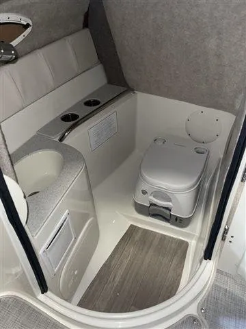 Slide: The Image of Stingray 231DC W/Suzuki 250 2023 - 16