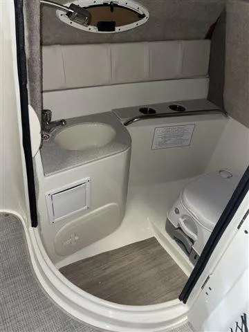 Slide: The Image of Stingray 231DC W/Suzuki 250 2023 - 17