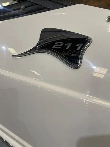 Slide: The Image of Stingray 211 DC W/Yamaha 150 2023 - 10