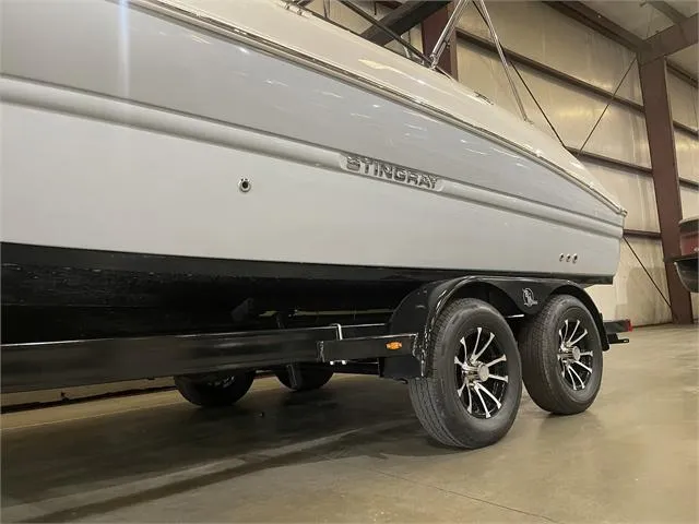 Slide: The Image of Stingray 211 DC W/Yamaha 150 2023 - 11