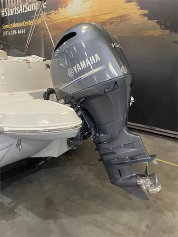 Slide: The Image of Stingray 211 DC W/Yamaha 150 2023 - 12