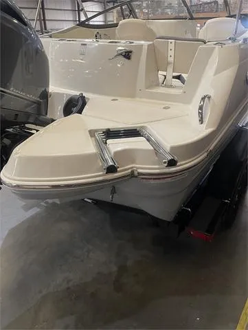 Slide: The Image of Stingray 211 DC W/Yamaha 150 2023 - 15