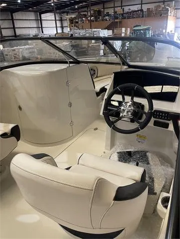 Slide: The Image of Stingray 211 DC W/Yamaha 150 2023 - 16