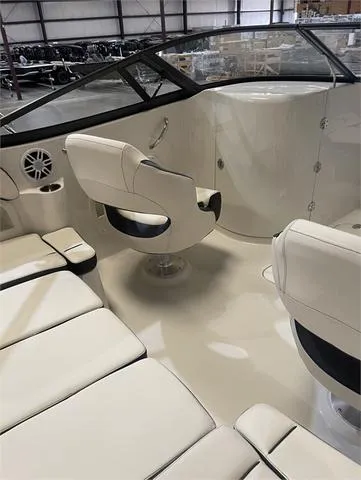 Slide: The Image of Stingray 211 DC W/Yamaha 150 2023 - 17