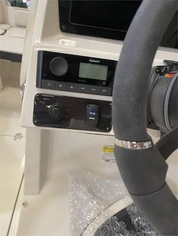 Slide: The Image of Stingray 211 DC W/Yamaha 150 2023 - 18