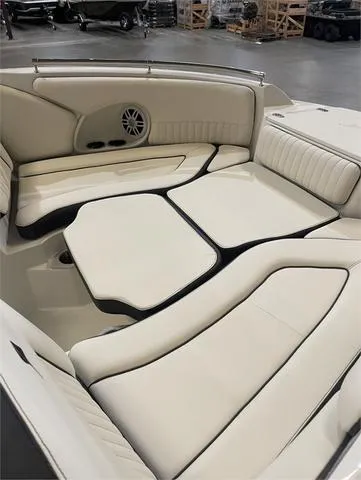 Slide: The Image of Stingray 211 DC W/Yamaha 150 2023 - 19