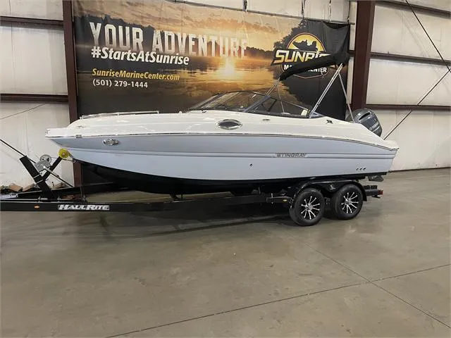 Slide: The Image of Stingray 211 DC W/Yamaha 150 2023 - 3