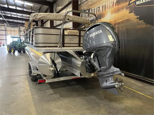 Slide: The Image of 2024 Veranda VR22RFL boat with Yamaha 150 engine in a showroom. - 18