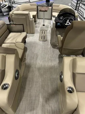 Slide: The Image of 2024 Veranda VR22RFL pontoon boat with Yamaha 150 in warehouse. - 4