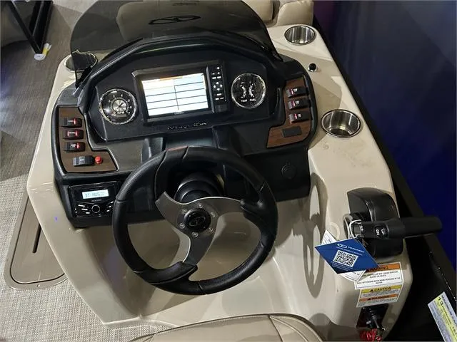 Slide: The Image of 2024 Veranda VR22RFL boat dashboard with Yamaha 150 controls and modern instrumentation. - 18