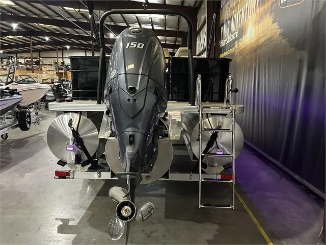 Slide: The Image of 2024 Veranda VR22RFL with Yamaha 150 outboard motor in a showroom. - 7