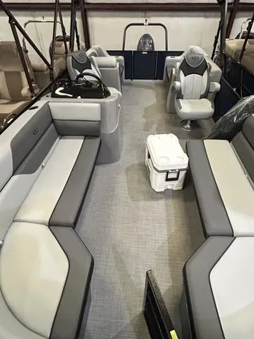 Slide: The Image of Veranda VISTA View 22RC W/Yamaha 150 2024 - 4