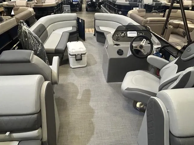 Slide: The Image of Veranda VISTA View 22RC W/Yamaha 150 2024 - 7