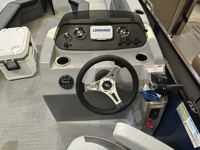 Slide: The Image of Veranda VISTA View 22RC W/Yamaha 150 2024 - 8