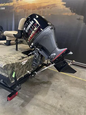 Slide: The Image of 2023 SeaArk RX 180 SC with Yamaha 90 SHO outboard motor in showroom. - 6