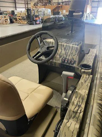 Slide: The Image of 2023 SeaArk RX 180 SC with Yamaha 90 SHO, camo interior, steering console. - 8