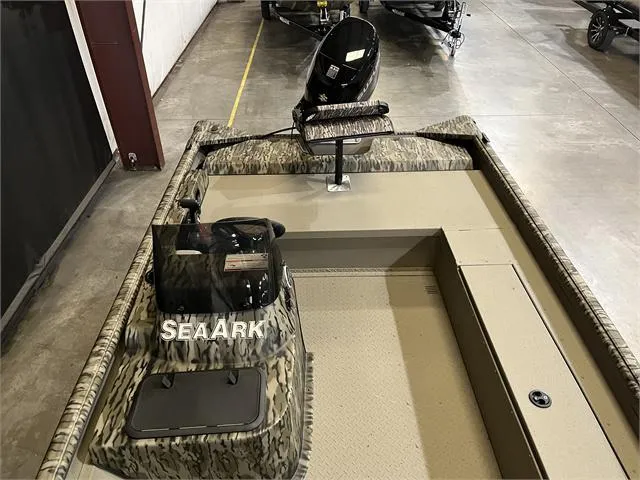 Slide: The Image of SeaArk Shadow 18SC W/Suzuki 90 2024 - 10