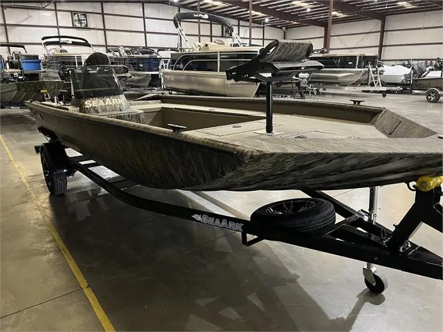 Slide: The Image of SeaArk Shadow 18SC W/Suzuki 90 2024 - 4