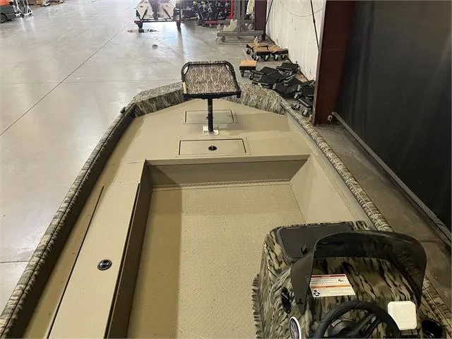 Slide: The Image of SeaArk Shadow 18SC W/Suzuki 90 2024 - 8