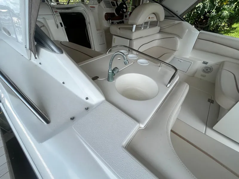 Slide: The Image of 2004 Larson 330 boat interior with sink and seating area. - 23