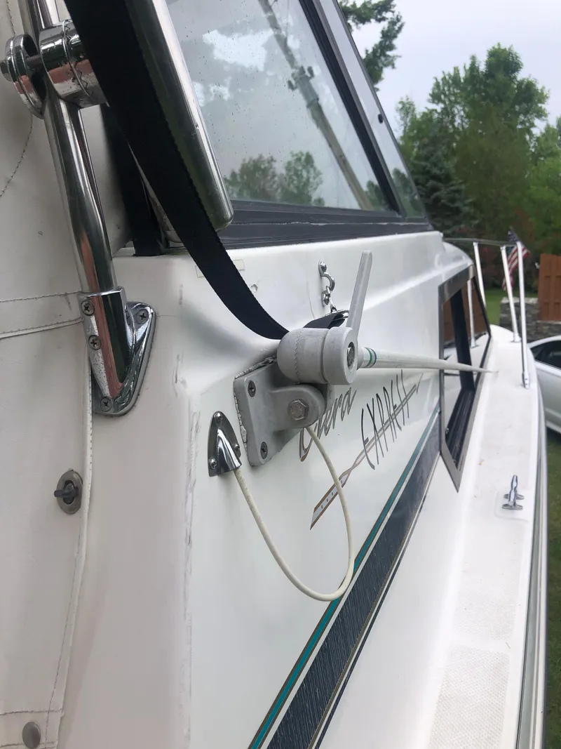 Slide: The Image of 1997 Bayliner Ciera 2452 Express boat side view with signature detail. - 28