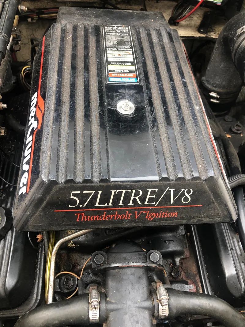 Slide: The Image of 1997 Bayliner Ciera 2452 Express engine, 5.7L V8 Thunderbolt V Ignition. - 20