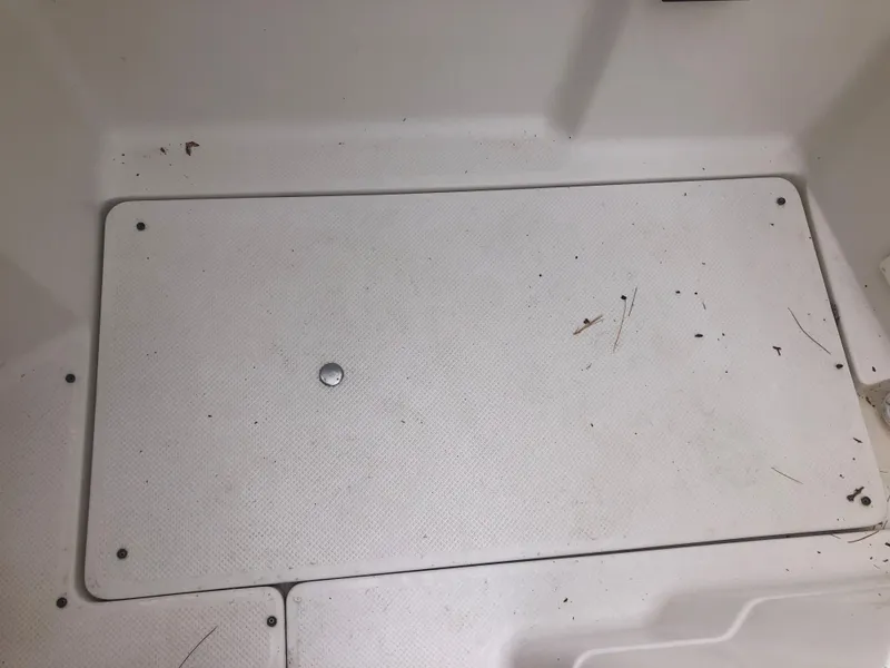 Slide: The Image of 1997 Bayliner Ciera 2452 Express deck with minor debris. - 24