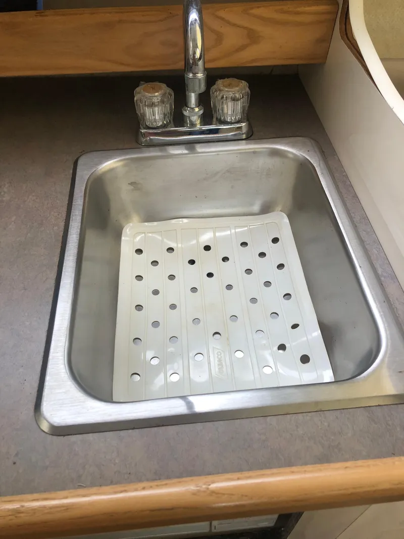 Slide: The Image of Bayliner Ciera 2452 Express 1997 - 50