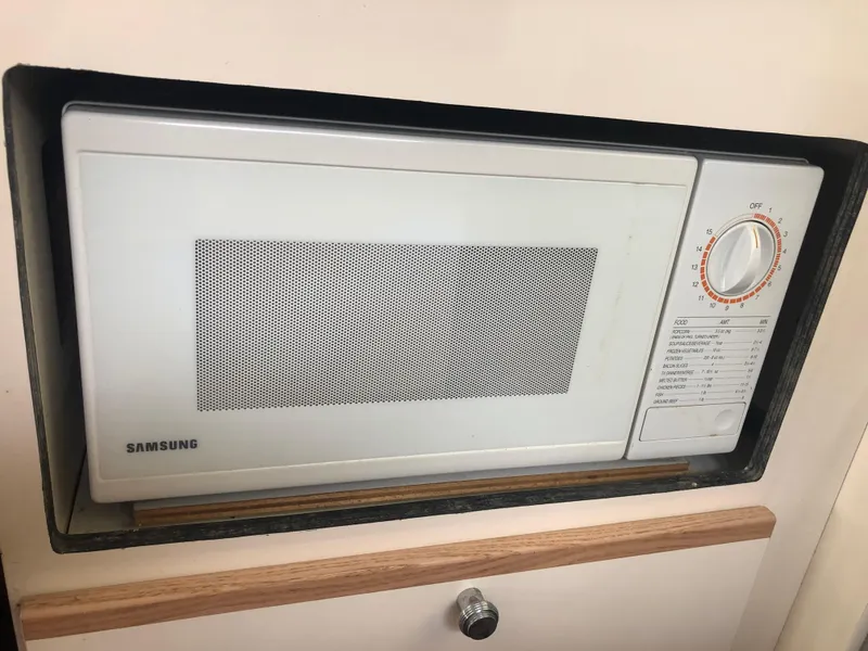 Slide: The Image of Bayliner Ciera 2452 Express 1997 - 51