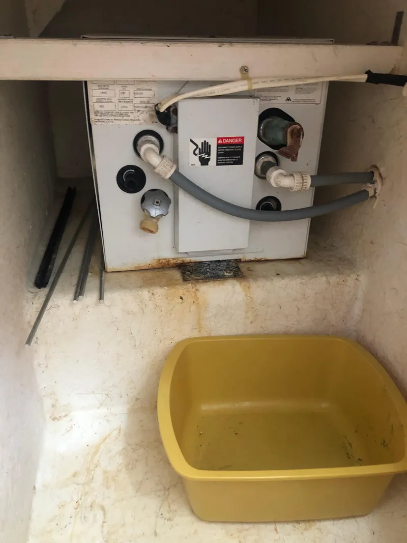 Slide: The Image of Bayliner Ciera 2452 Express 1997 - 59