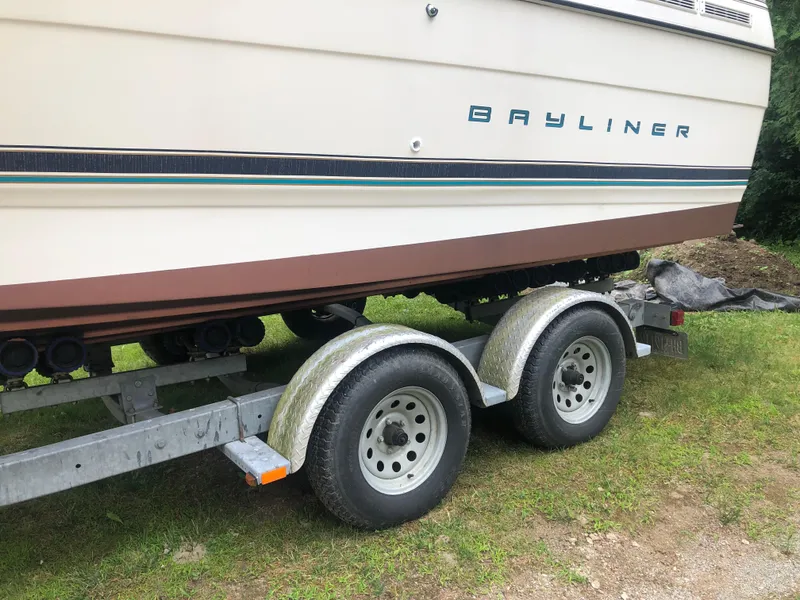 Slide: The Image of 1997 Bayliner Ciera 2452 Express boat on a trailer, side view. - 7