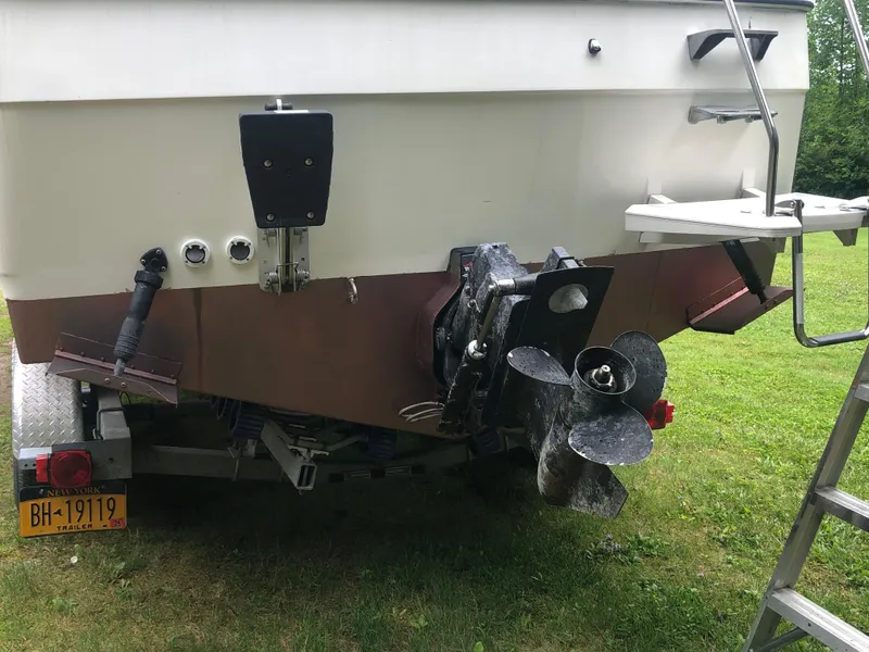 Slide: The Image of 1997 Bayliner Ciera 2452 Express boat stern with propeller and ladder on trailer. - 8
