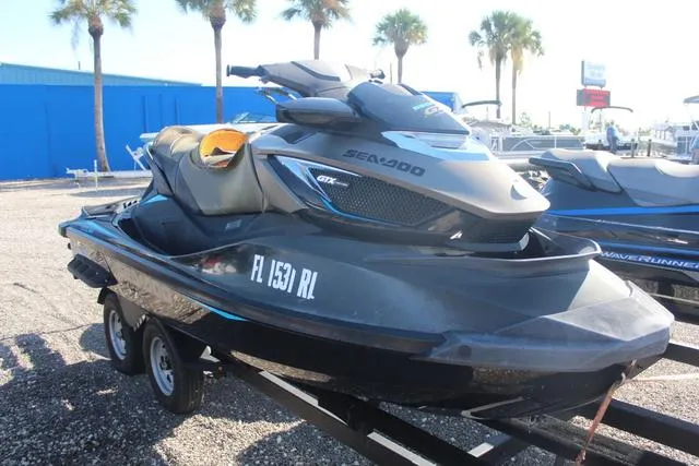 Slide: The Image of Sea-Doo GTX Limited S™ 260 2017 - 3