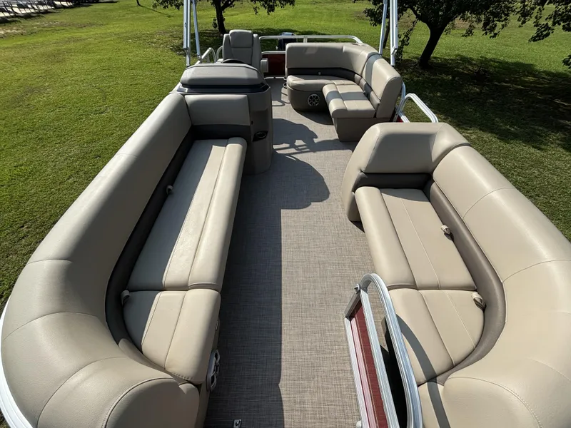 Slide: The Image of Sun Tracker Party Barge 18 DLX 2024 - 10