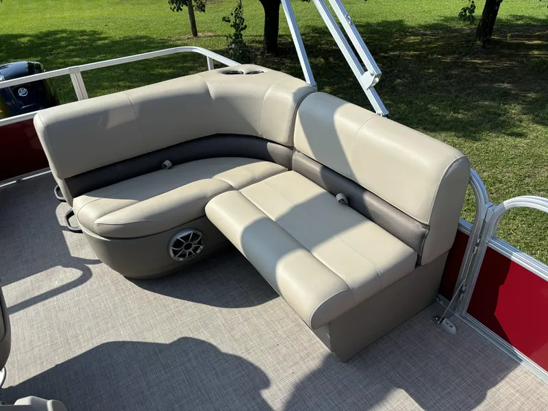 Slide: The Image of Sun Tracker Party Barge 18 DLX 2024 - 13