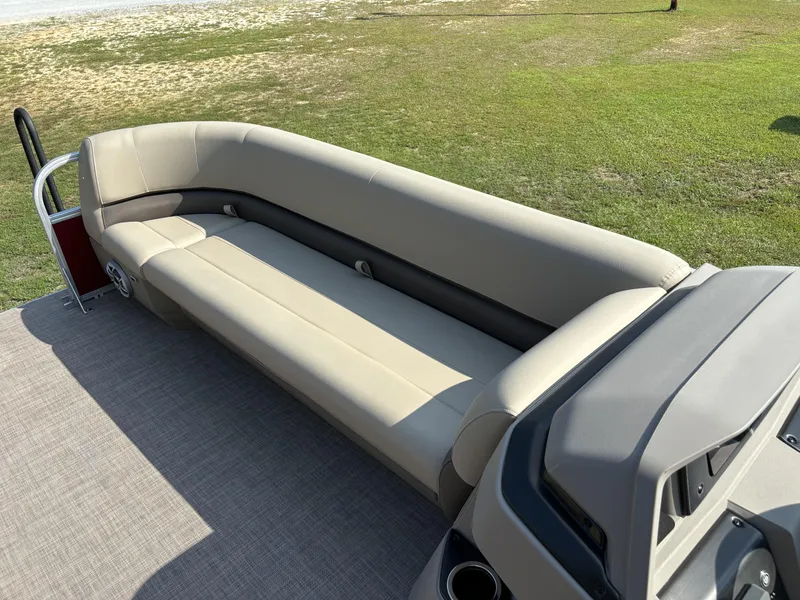 Slide: The Image of Sun Tracker Party Barge 18 DLX 2024 - 5