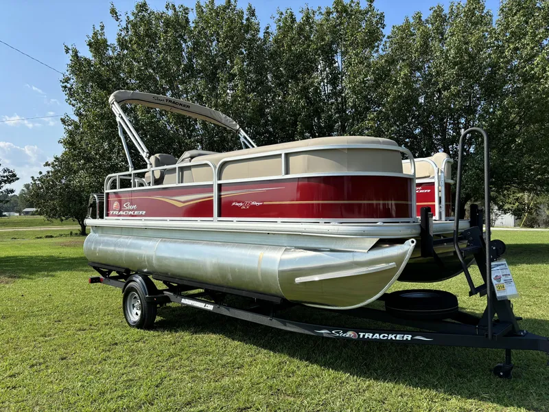 Slide: The Image of Sun Tracker Party Barge 18 DLX 2024 - 6