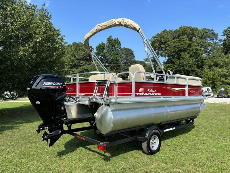 Slide: The Image of Sun Tracker Party Barge 18 DLX 2024 - 7