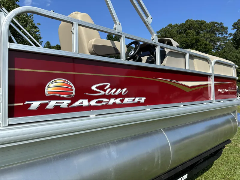 Slide: The Image of Sun Tracker Party Barge 18 DLX 2024 - 8