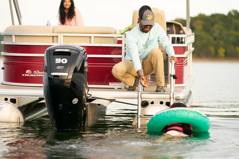 Slide: The Image of Sun Tracker Party Barge 20 DLX 2024 - 57