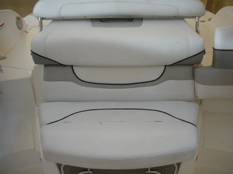Slide: The Image of 2009 Larson LXi 258 boat interior seating with white upholstery. - 11