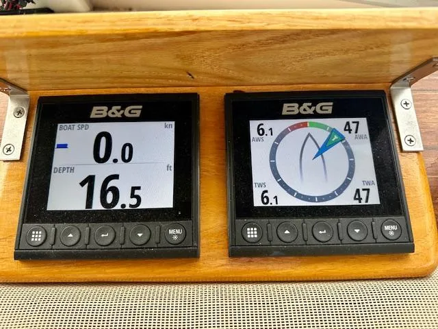 Slide: The Image of B&G marine instruments on Vilm 116, 2002 model, displaying speed and depth readings. - 27
