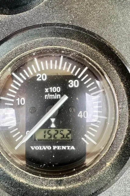 Slide: The Image of Volvo Penta tachometer displaying 1522 RPM on a Vilm 116, 2002 model. - 37
