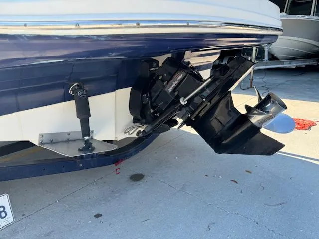 Slide: The Image of 2005 Sea Ray 200 Select boat stern with outboard motor and propeller. - 7