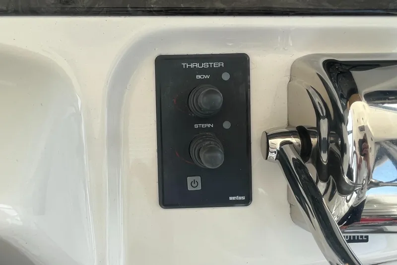 Slide: The Image of Control panel of a 2007 Sea Ray 52 Sedan Bridge boat. - 20