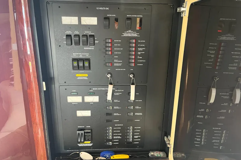 Slide: The Image of Sea Ray 52 Sedan Bridge 2007 - 80